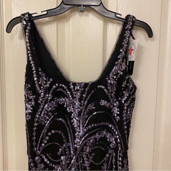 Betsy & Adam Sequined Square Neck Sleeveless Split Hem Gown in Navy/Silver - Picture 5 of 7